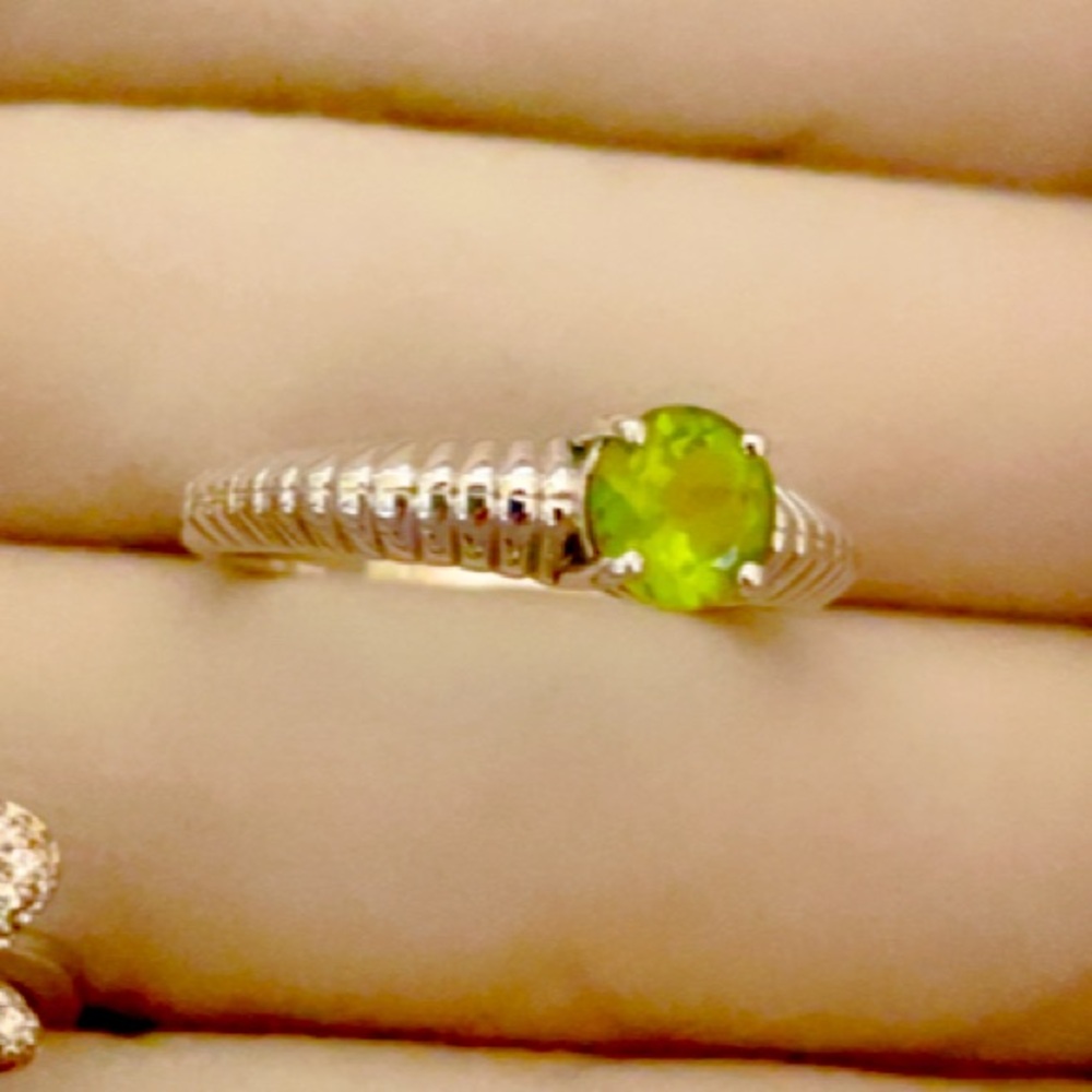 Genuine Peridot 925 Sterling Silver Fluted Band